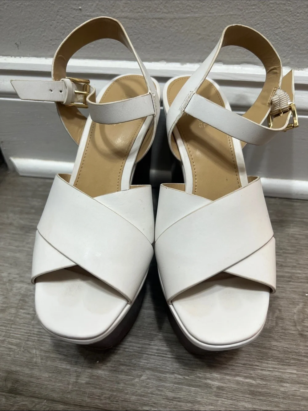 MICHAEL Michael Kors White Platform stacked heel Sandals with Wood-Tone Heel 6